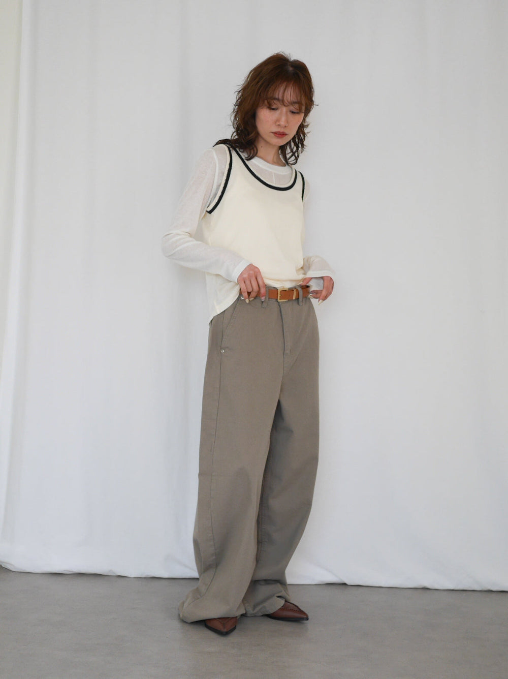 Natural curve barrel leg パンツ
