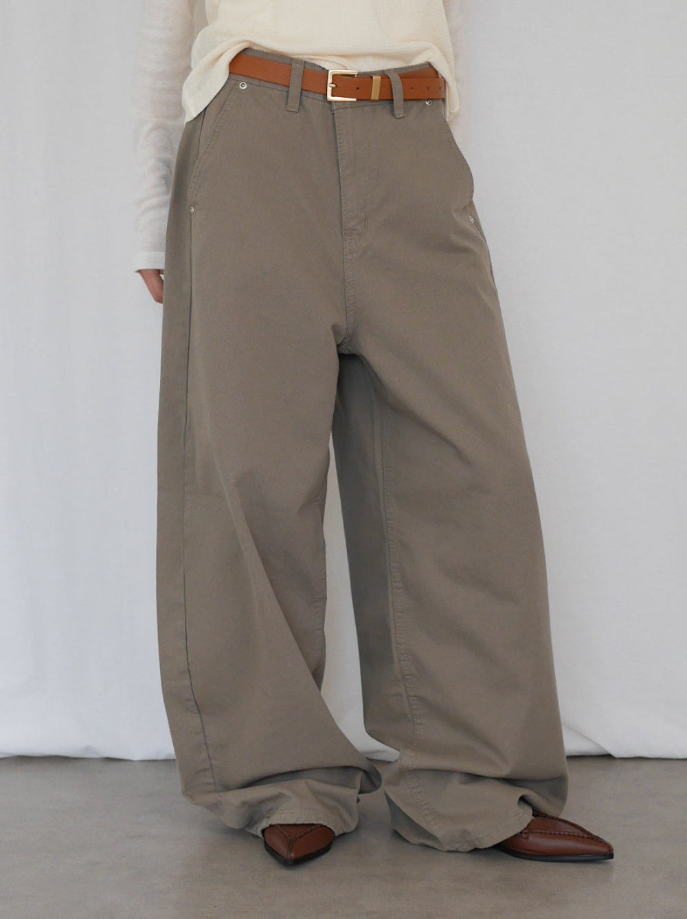 Natural curve barrel leg パンツ