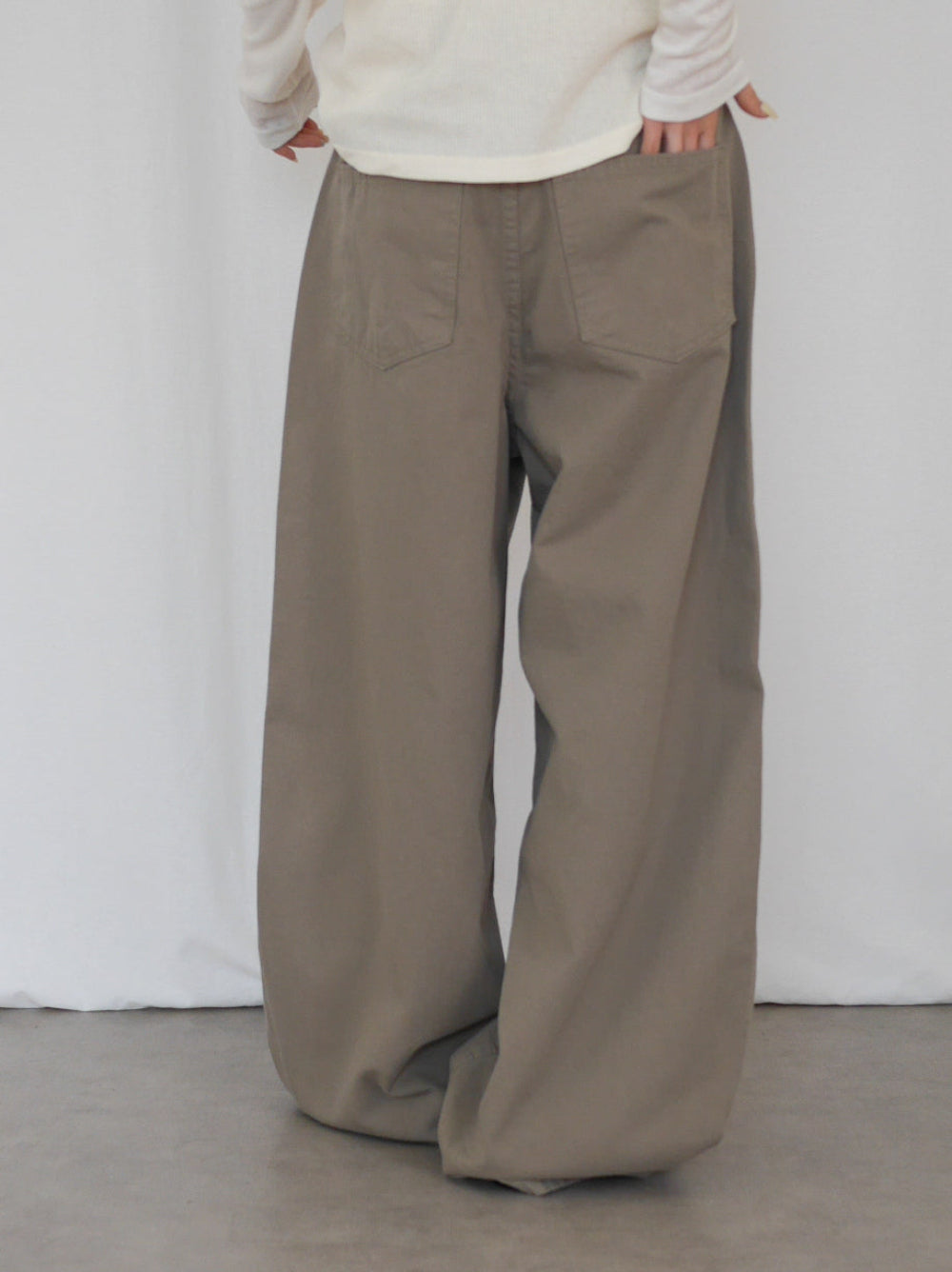 Natural curve barrel leg パンツ