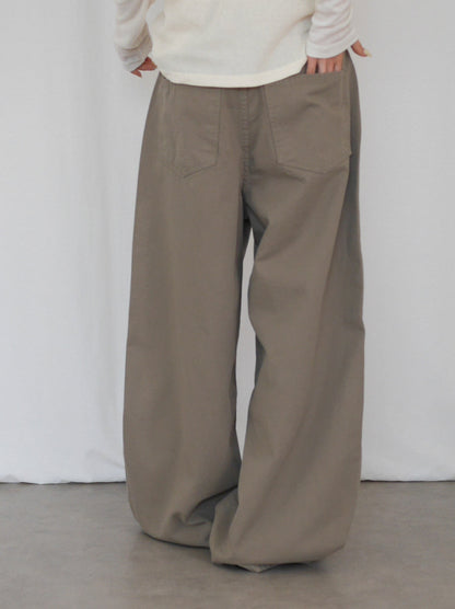 Natural curve barrel leg パンツ