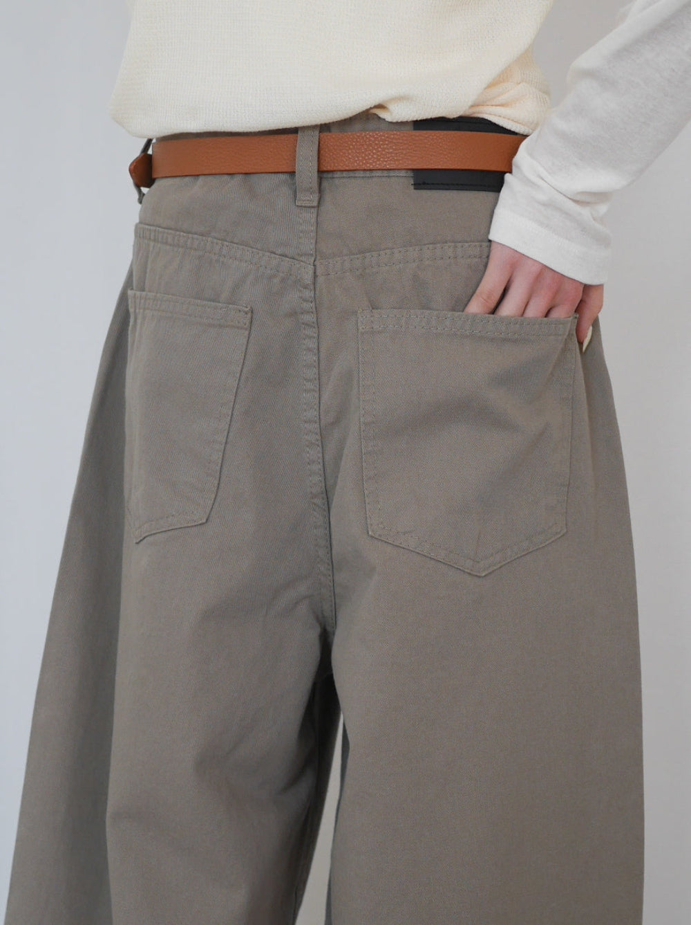 Natural curve barrel leg パンツ