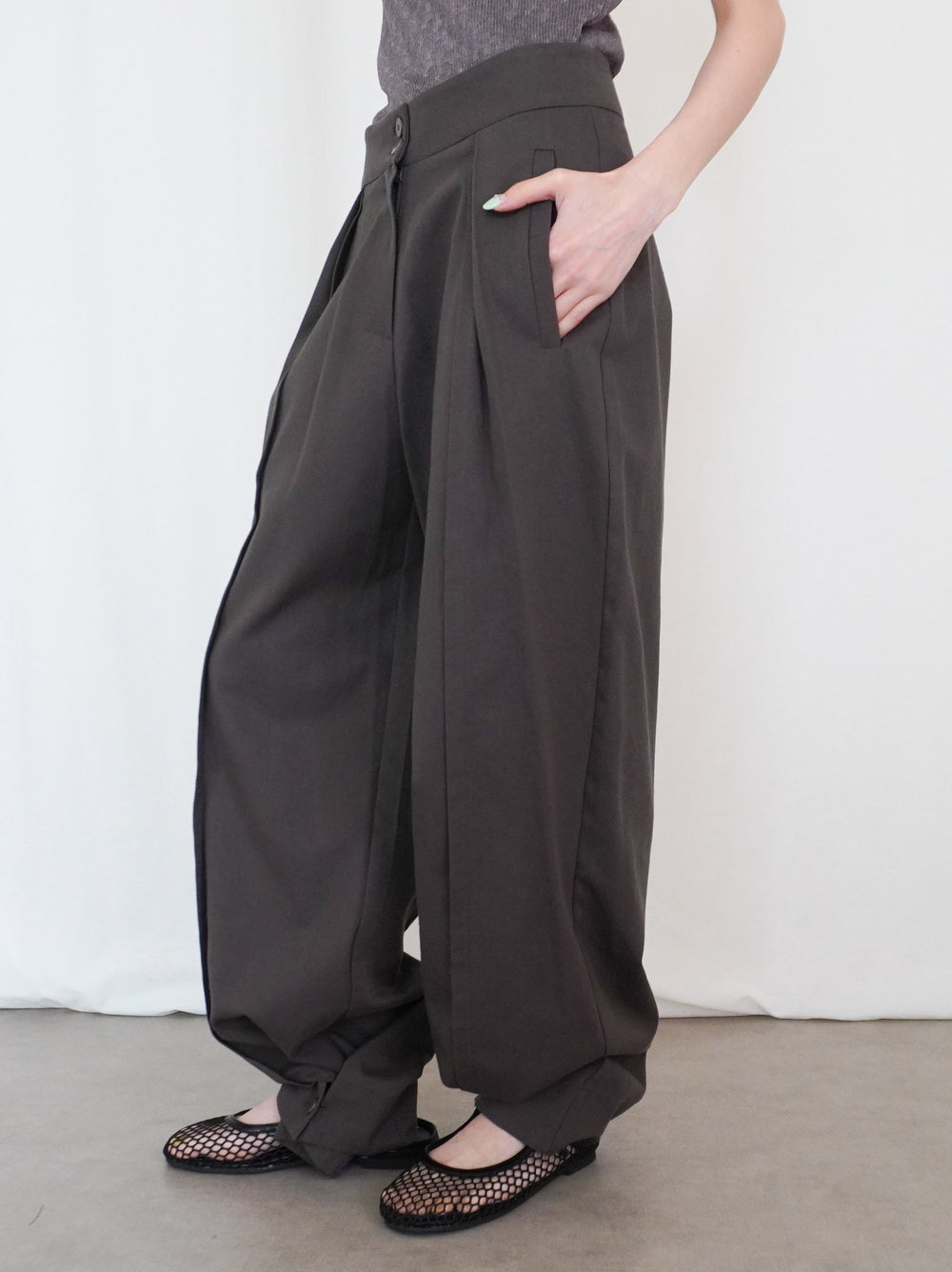 Adjustable hem 2WAYタックワイドパンツ