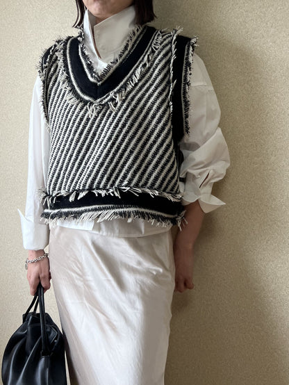 Unique Weaveストライプニットベスト