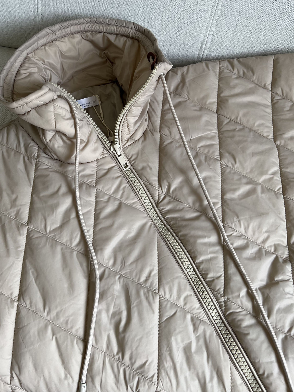 Drawstring waistキルティングダウンベスト
