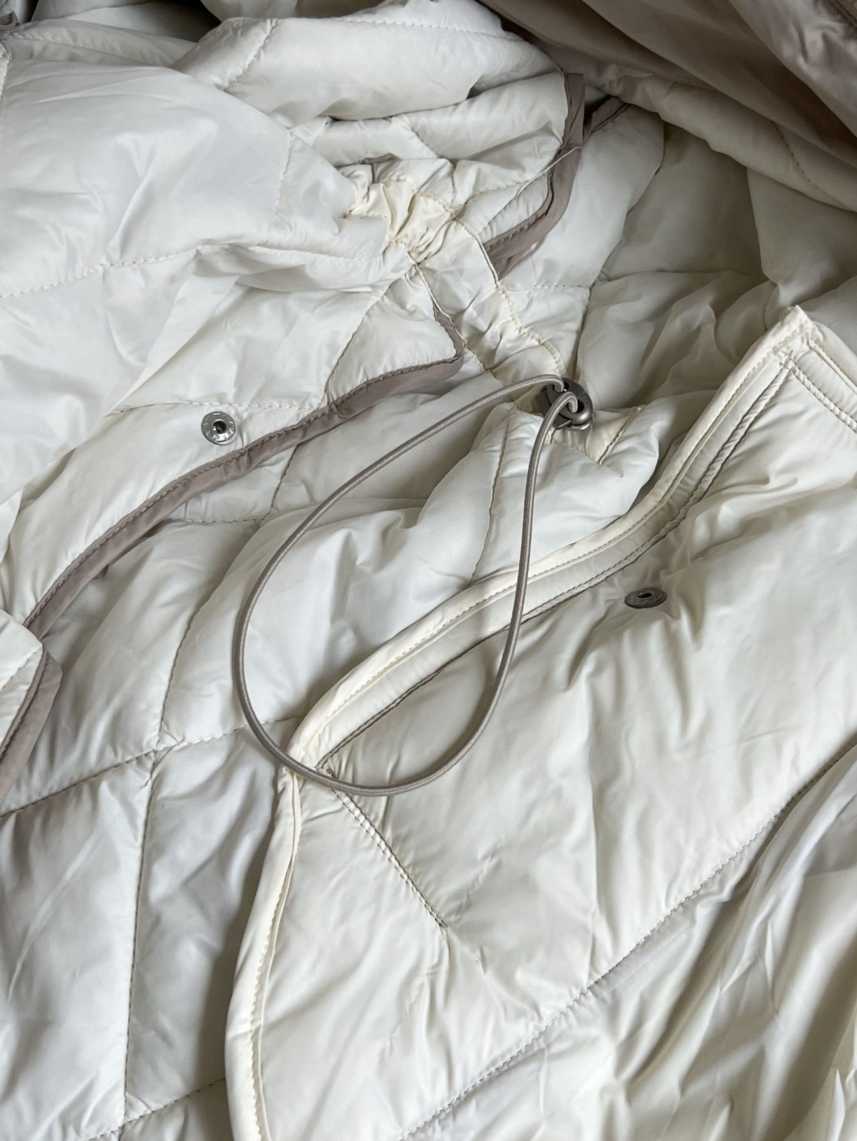 Drawstring waistキルティングダウンベスト