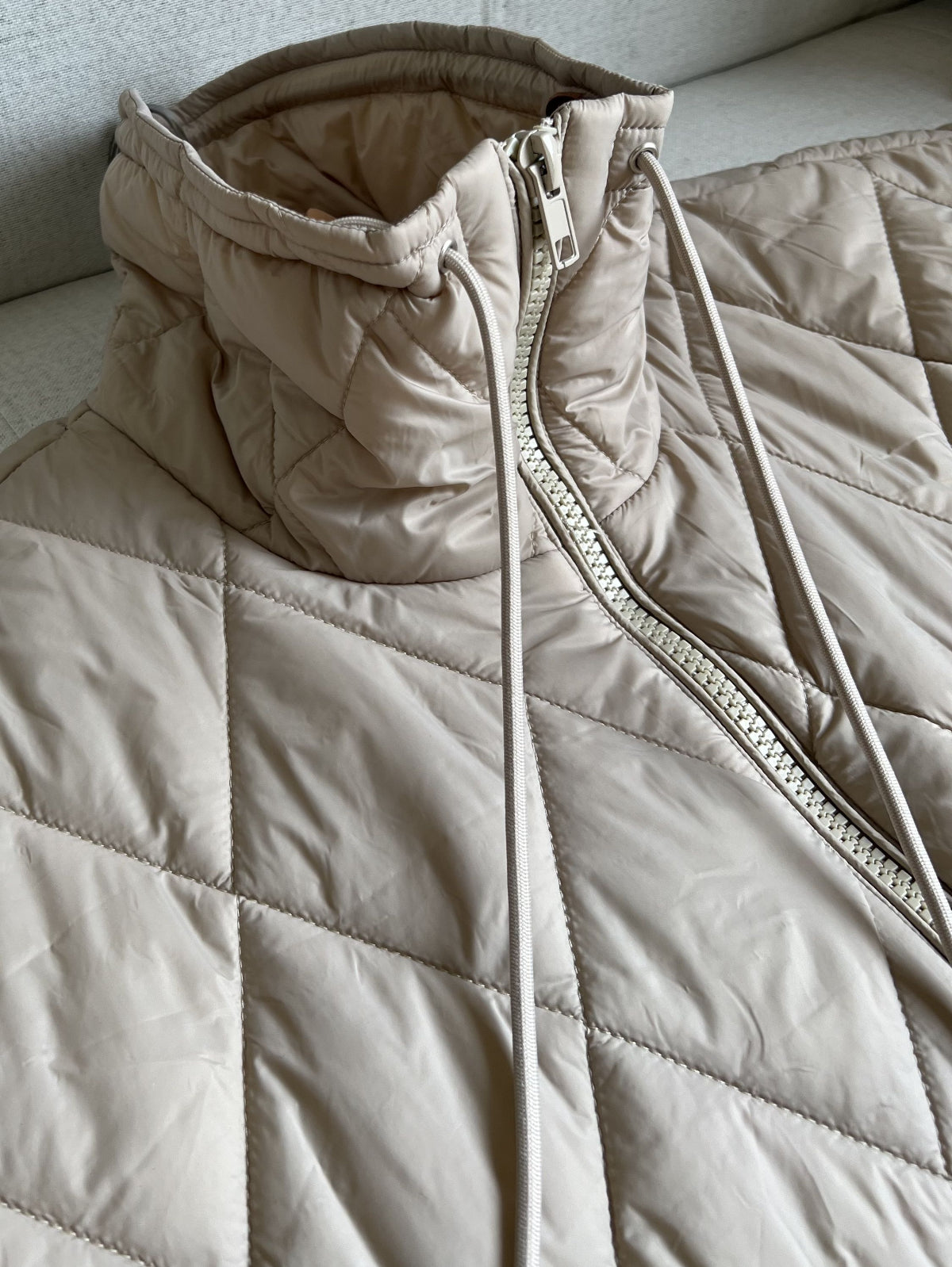 Drawstring waistキルティングダウンベスト