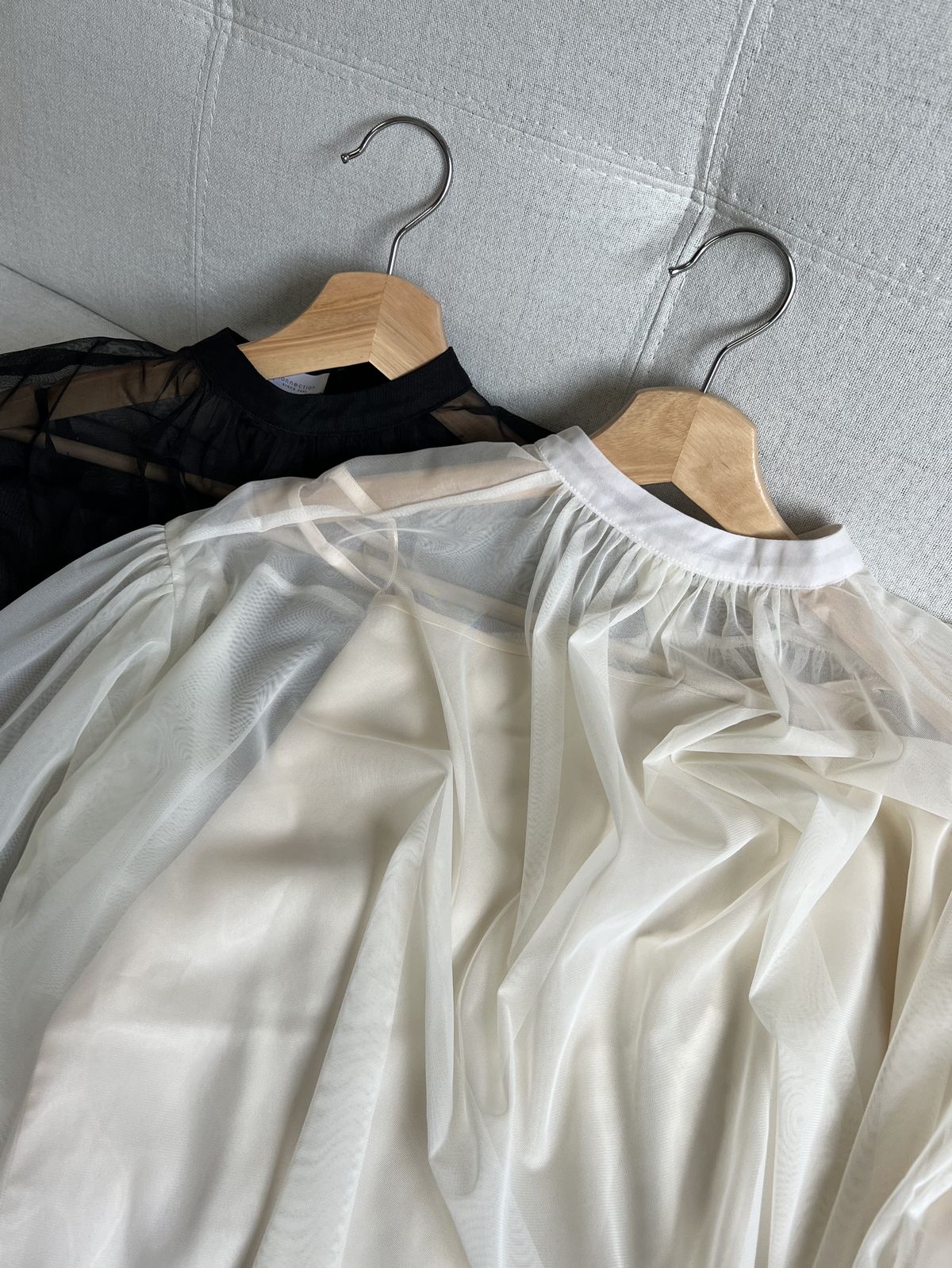 Balloon sleeve エアリーシフォントップス