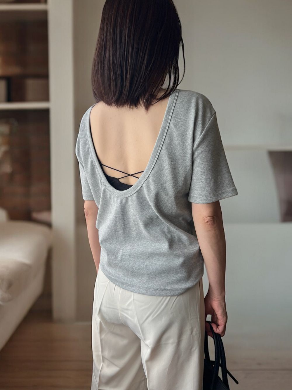 Back scoop neckline トップス