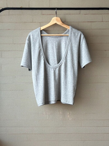 Back scoop neckline トップス