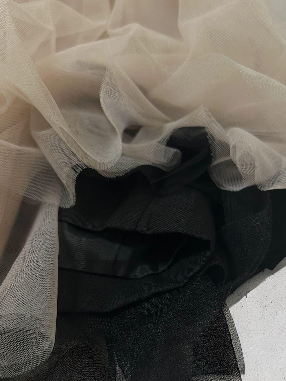 Chiffon frill Vネックペプラムベスト