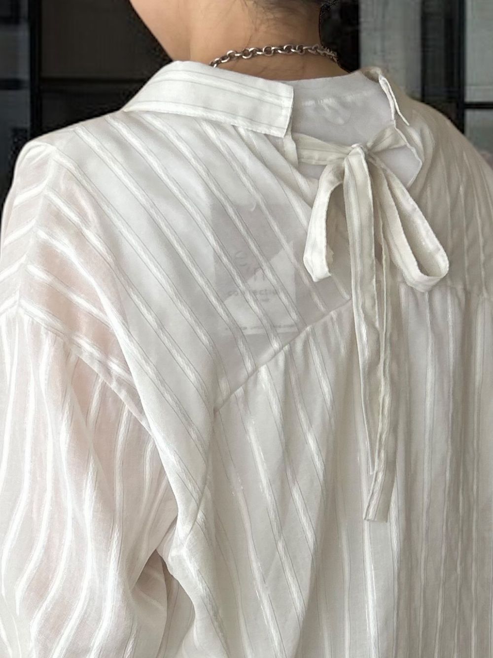 Back open ribbon シャイニーストライプシャツ