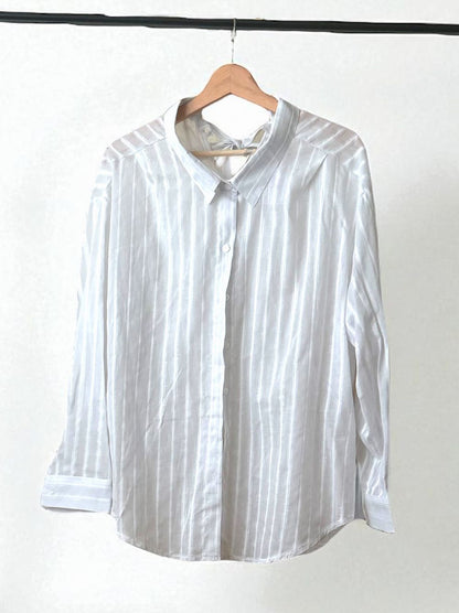 Back open ribbon シャイニーストライプシャツ
