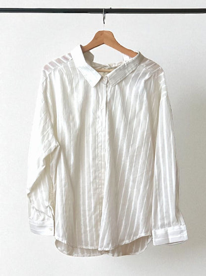 Back open ribbon シャイニーストライプシャツ