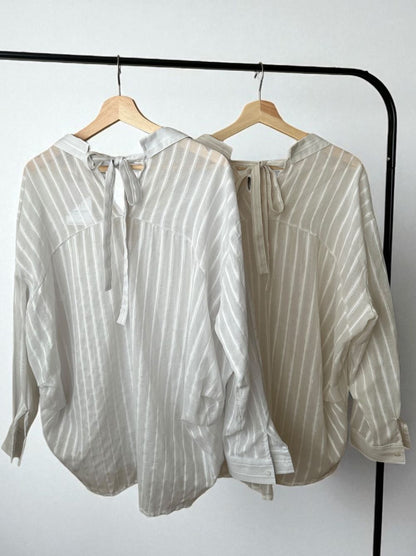 Back open ribbon シャイニーストライプシャツ