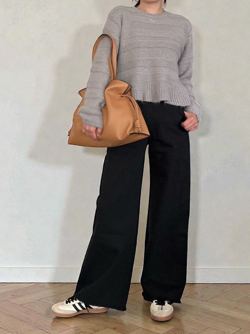 Rib design ペプラムミドルゲージニット