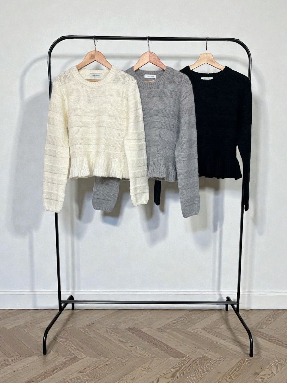 Rib design ペプラムミドルゲージニット