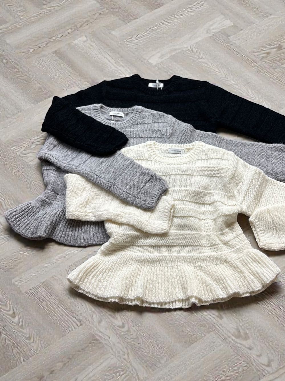 Rib design ペプラムミドルゲージニット