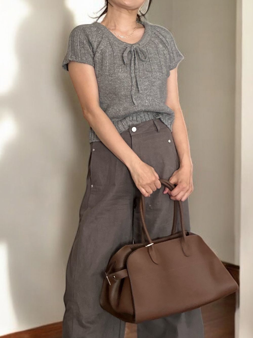 Front ribbon ラウンドネックニット