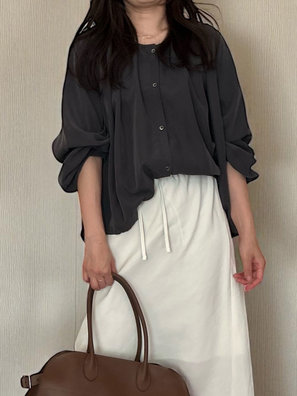 Suede like ギャザーラウンドネックブラウス