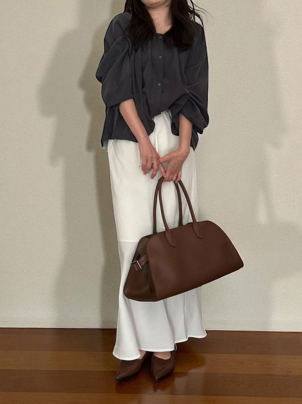 Suede like ギャザーラウンドネックブラウス