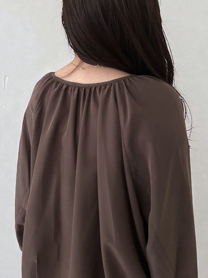 Suede like ギャザーラウンドネックブラウス
