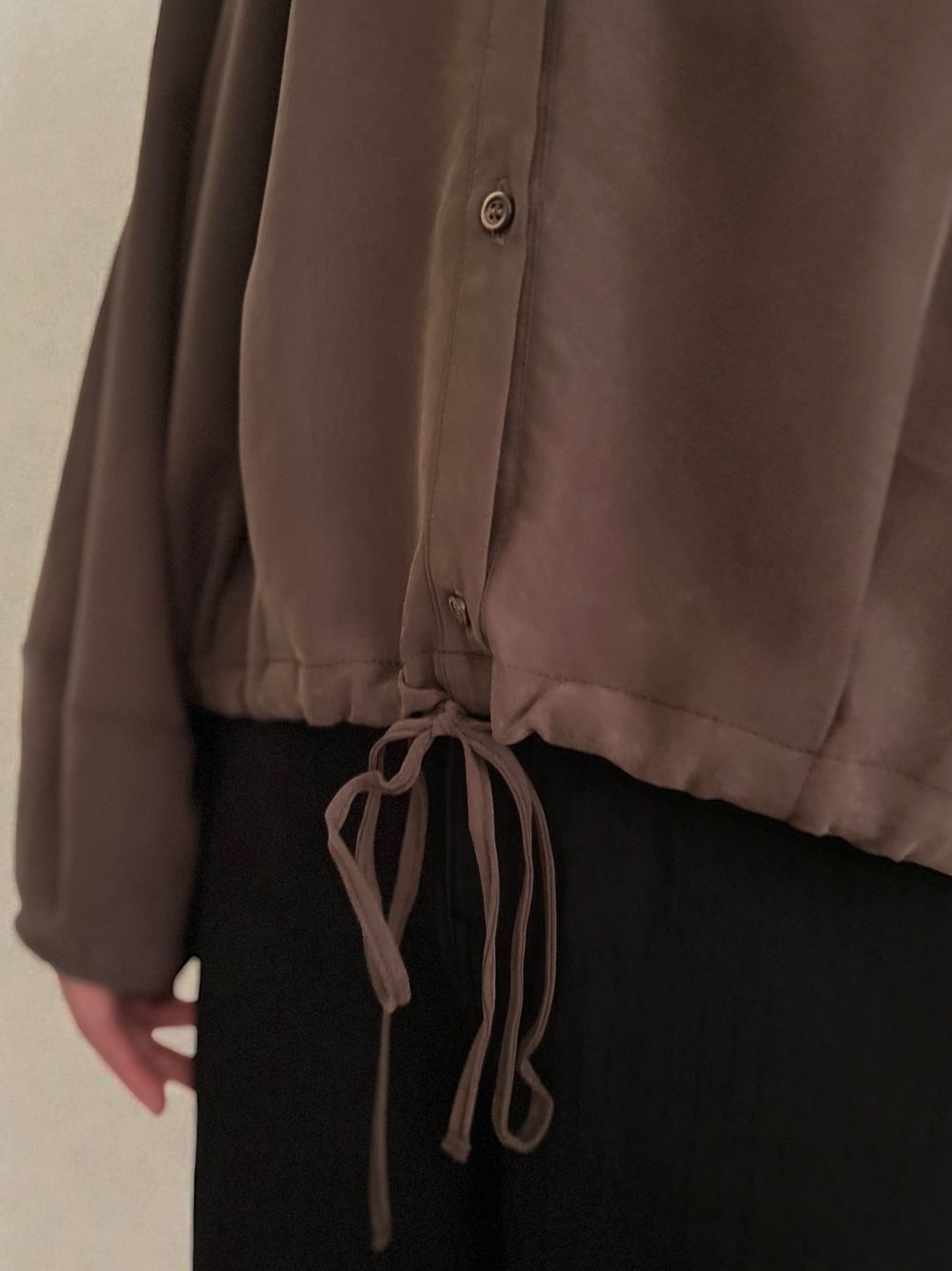 Suede like ギャザーラウンドネックブラウス