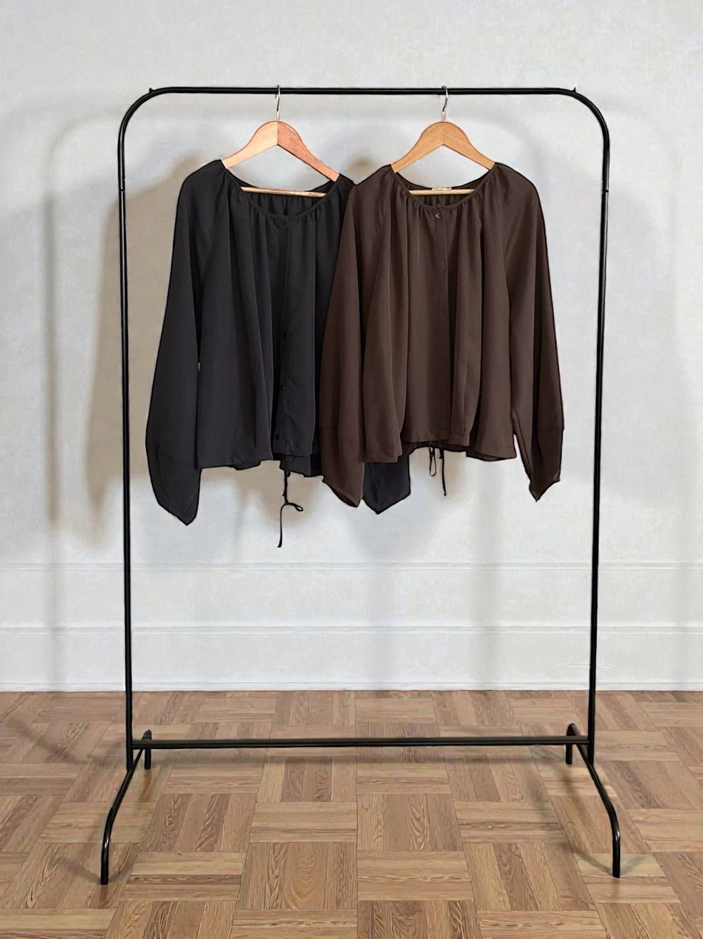 Suede like ギャザーラウンドネックブラウス