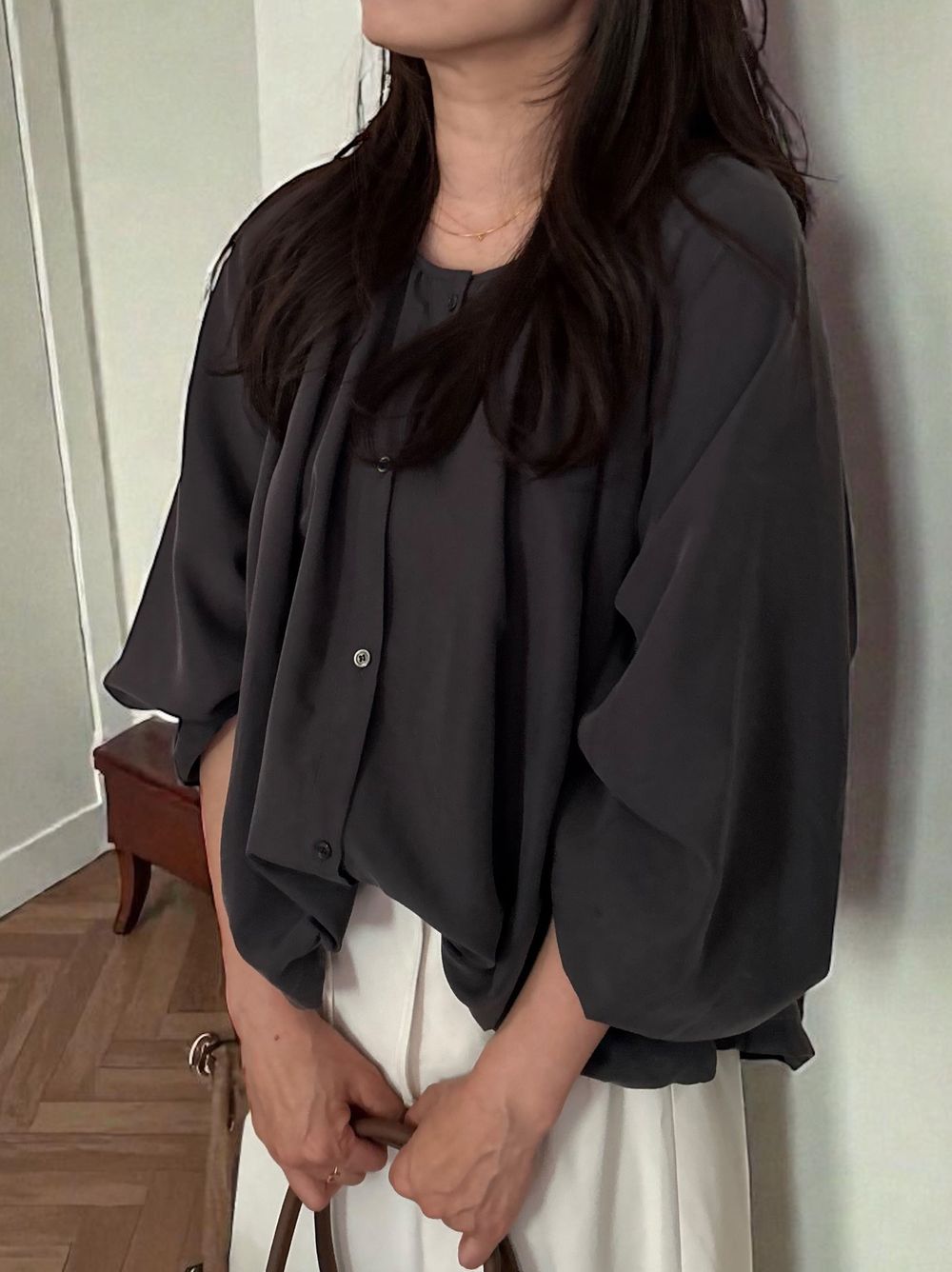 Suede like ギャザーラウンドネックブラウス