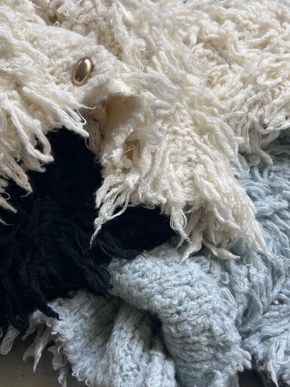 Loop yarn フリンジVネックカーディガン