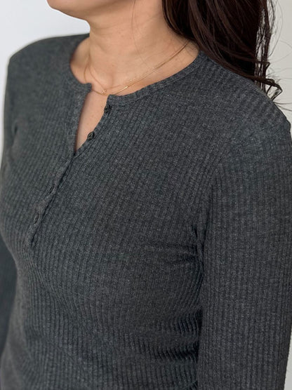 Comfortableヘンリーネックリブカットソー