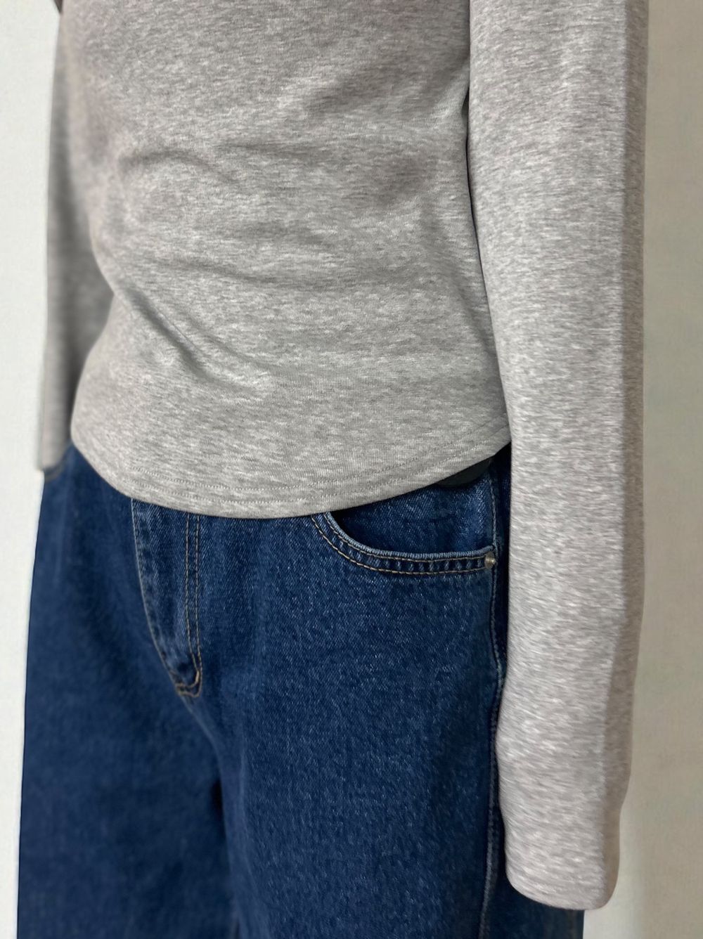 Curved hemlineフリースラウンドネックカットソー