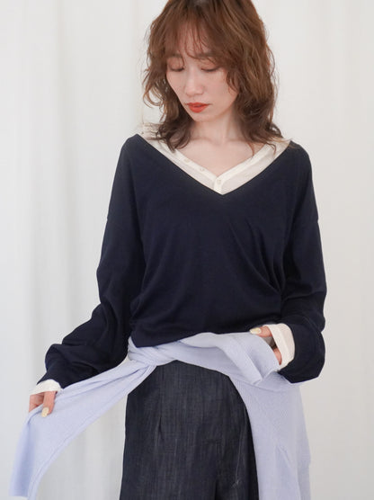 Deep V-neck プルオーバーニット