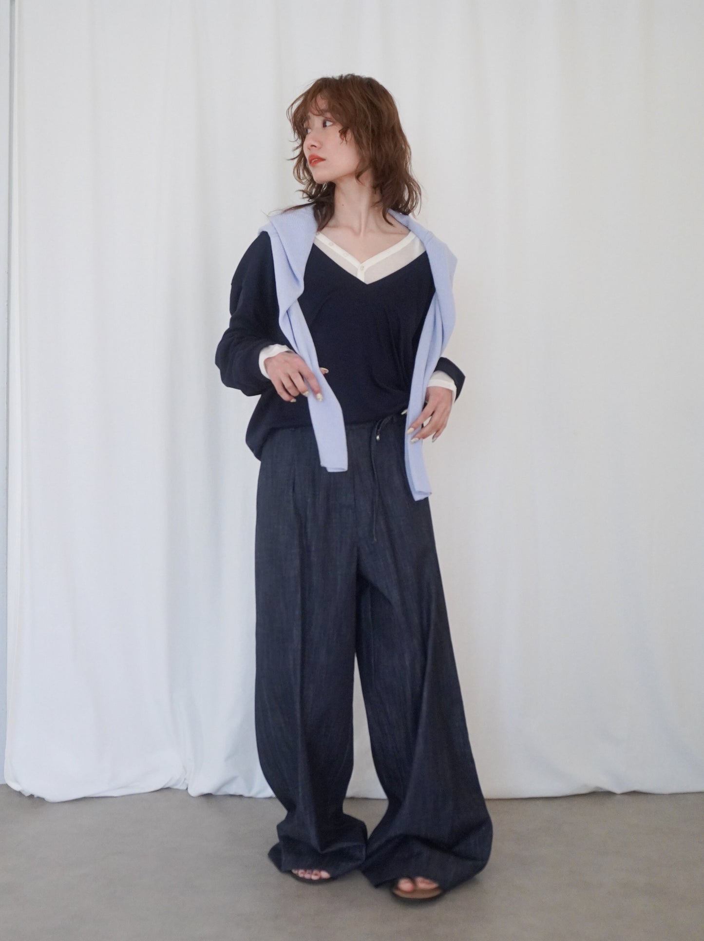 Deep V-neck プルオーバーニット