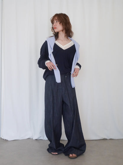 Deep V-neck プルオーバーニット