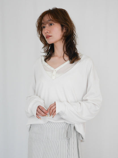 Deep V-neck プルオーバーニット
