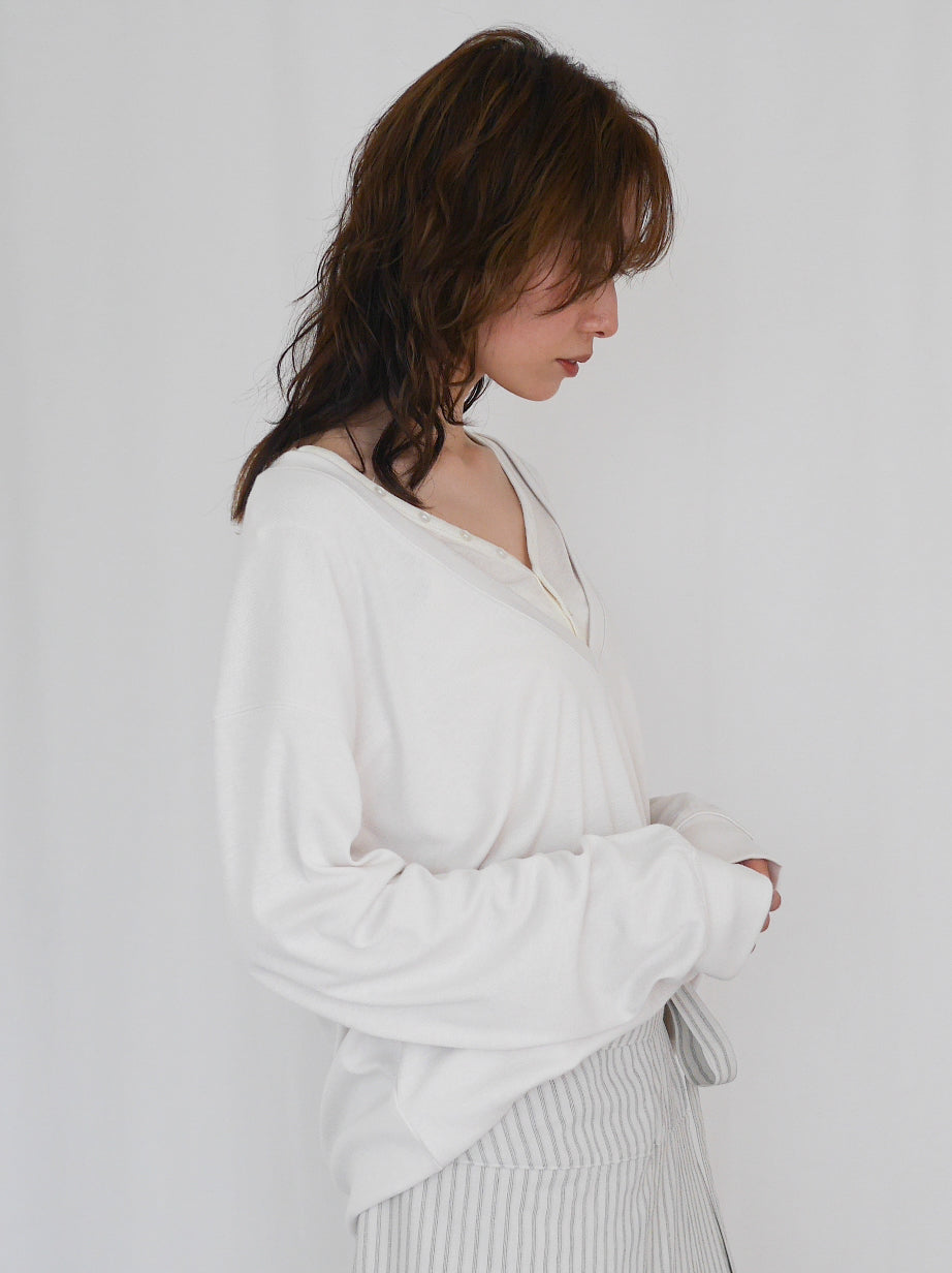 Deep V-neck プルオーバーニット