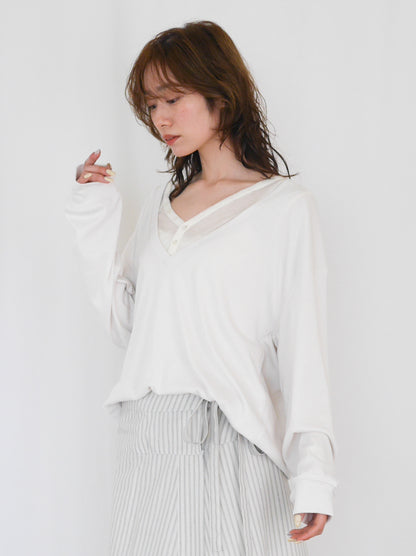 Deep V-neck プルオーバーニット