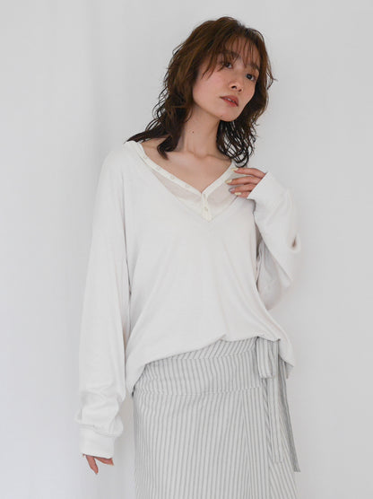 Deep V-neck プルオーバーニット
