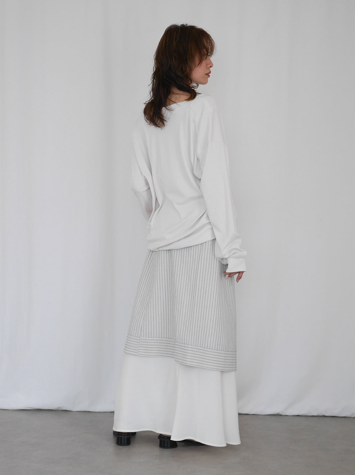 Deep V-neck プルオーバーニット