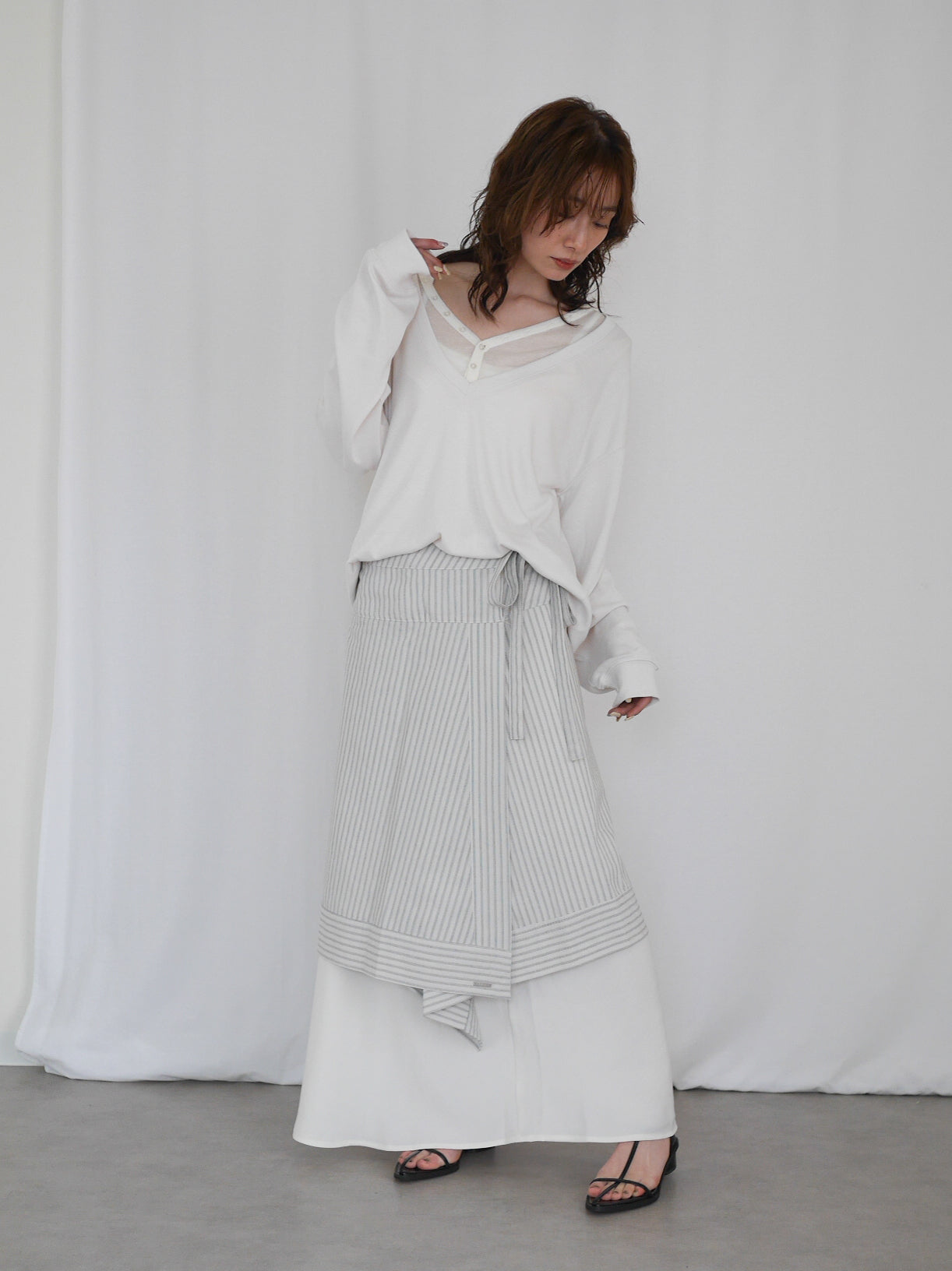 Deep V-neck プルオーバーニット