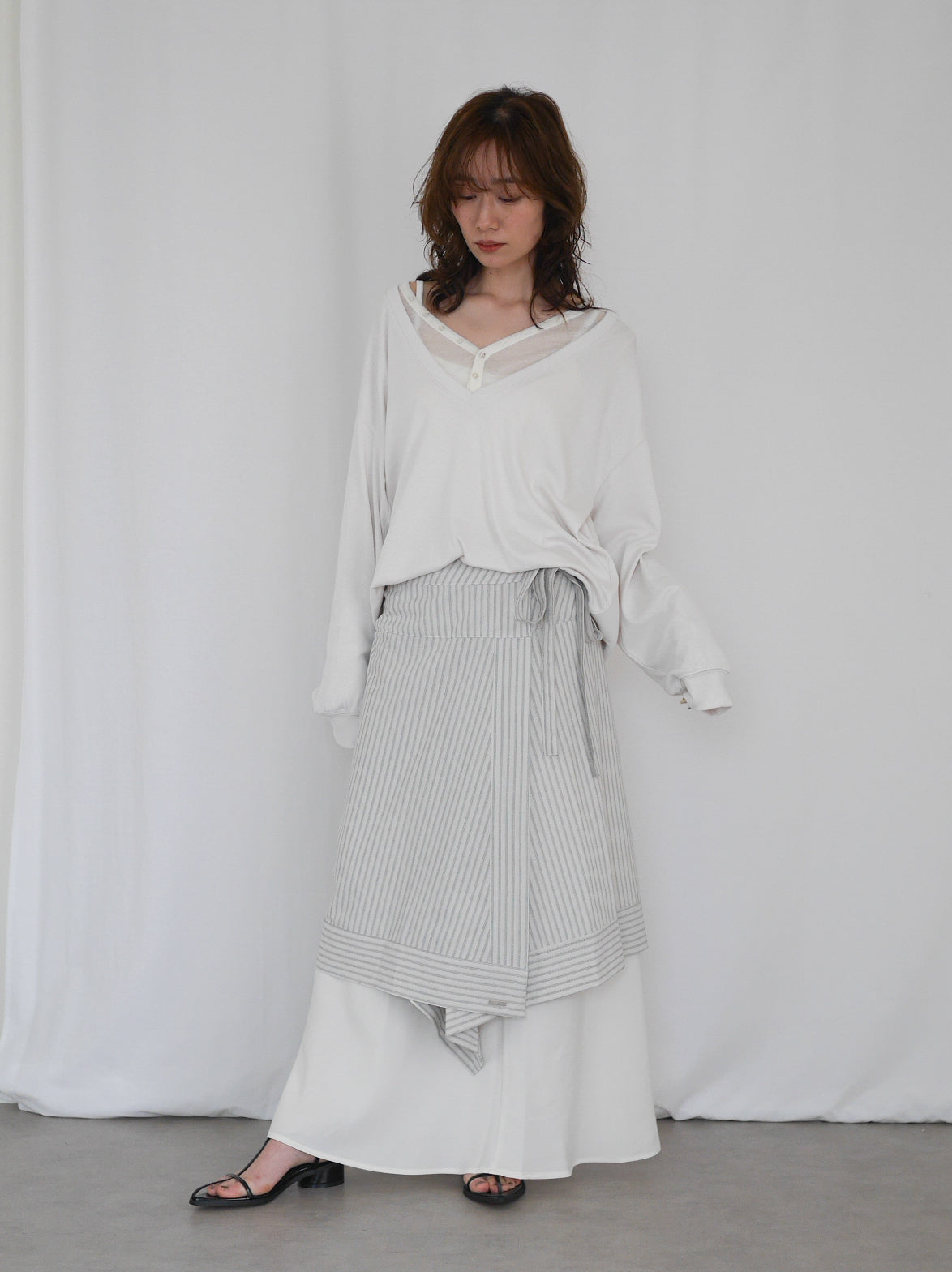 Deep V-neck プルオーバーニット