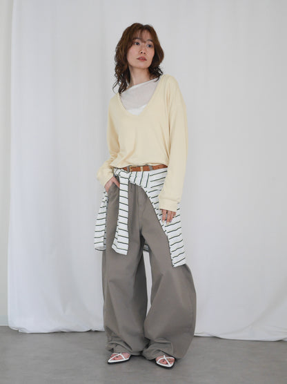 Deep V-neck プルオーバーニット