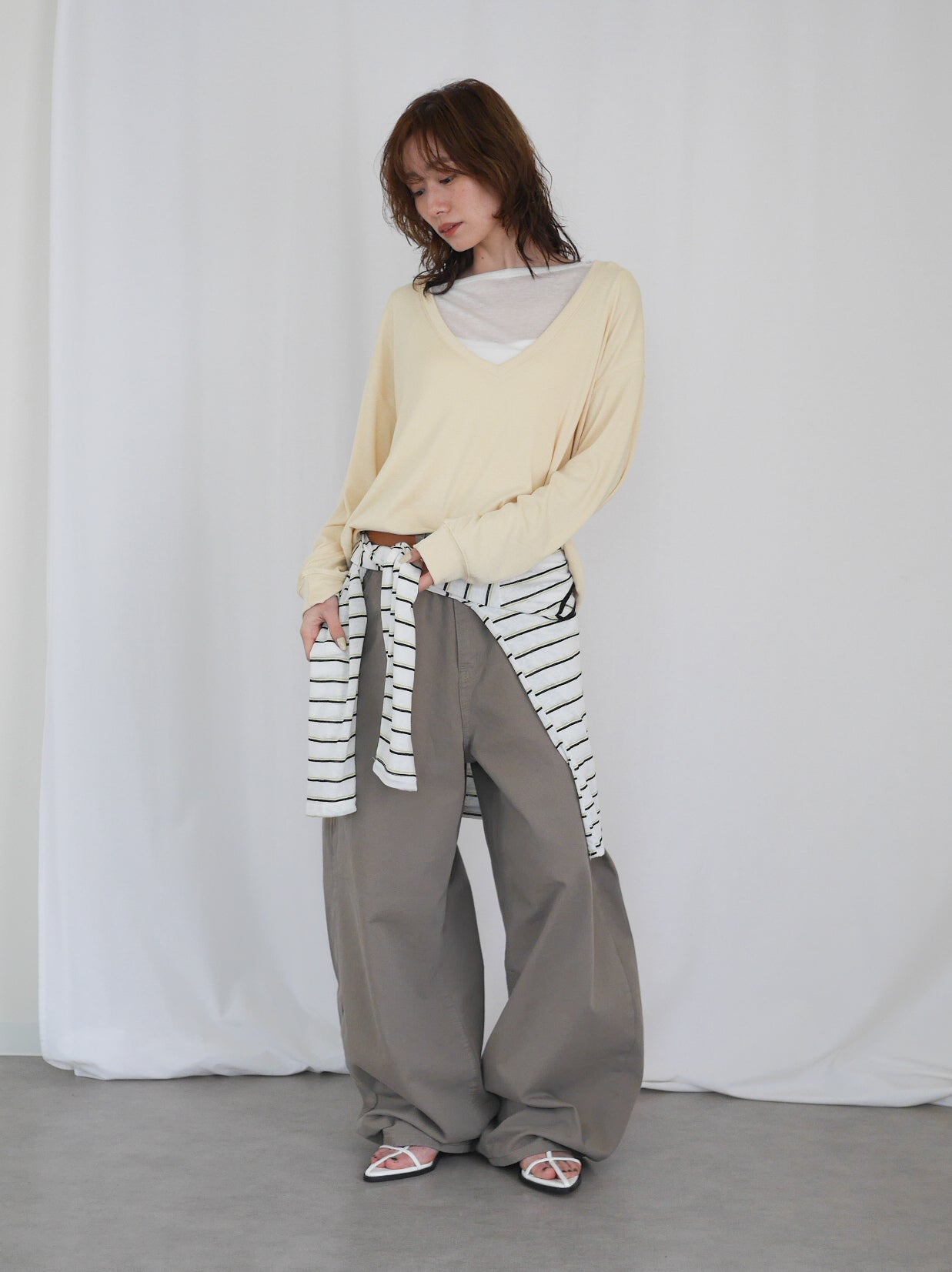 Deep V-neck プルオーバーニット
