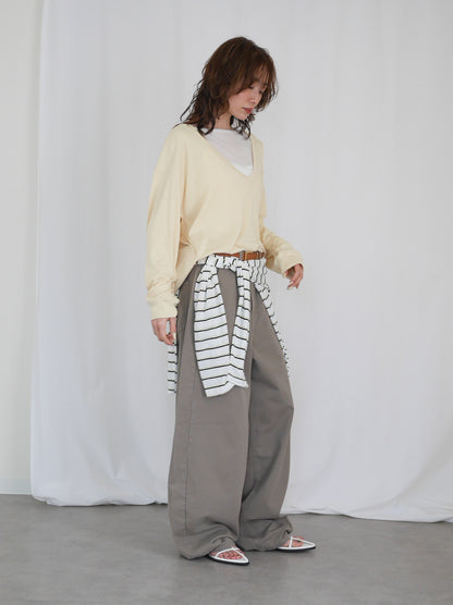 Deep V-neck プルオーバーニット
