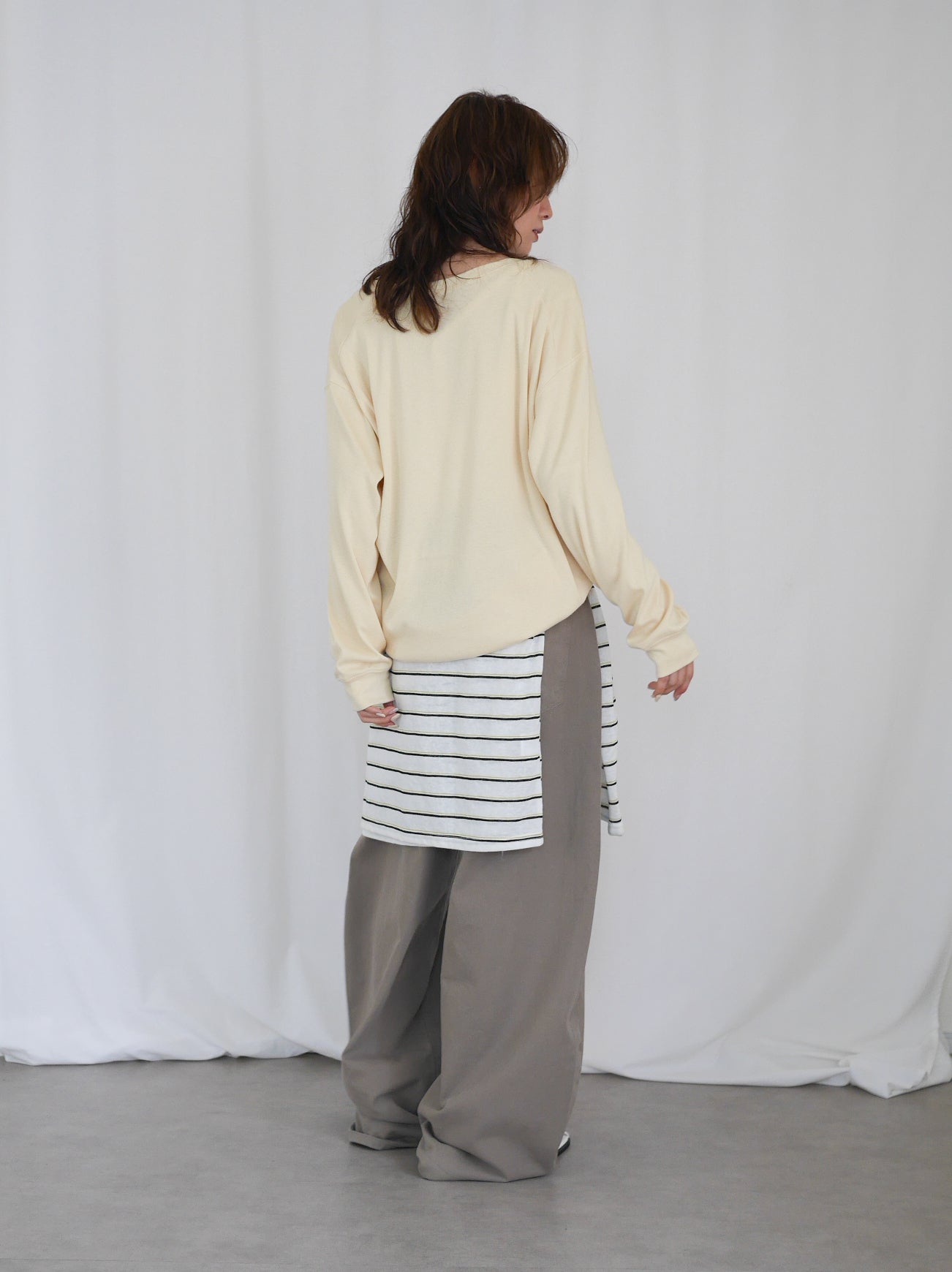 Deep V-neck プルオーバーニット