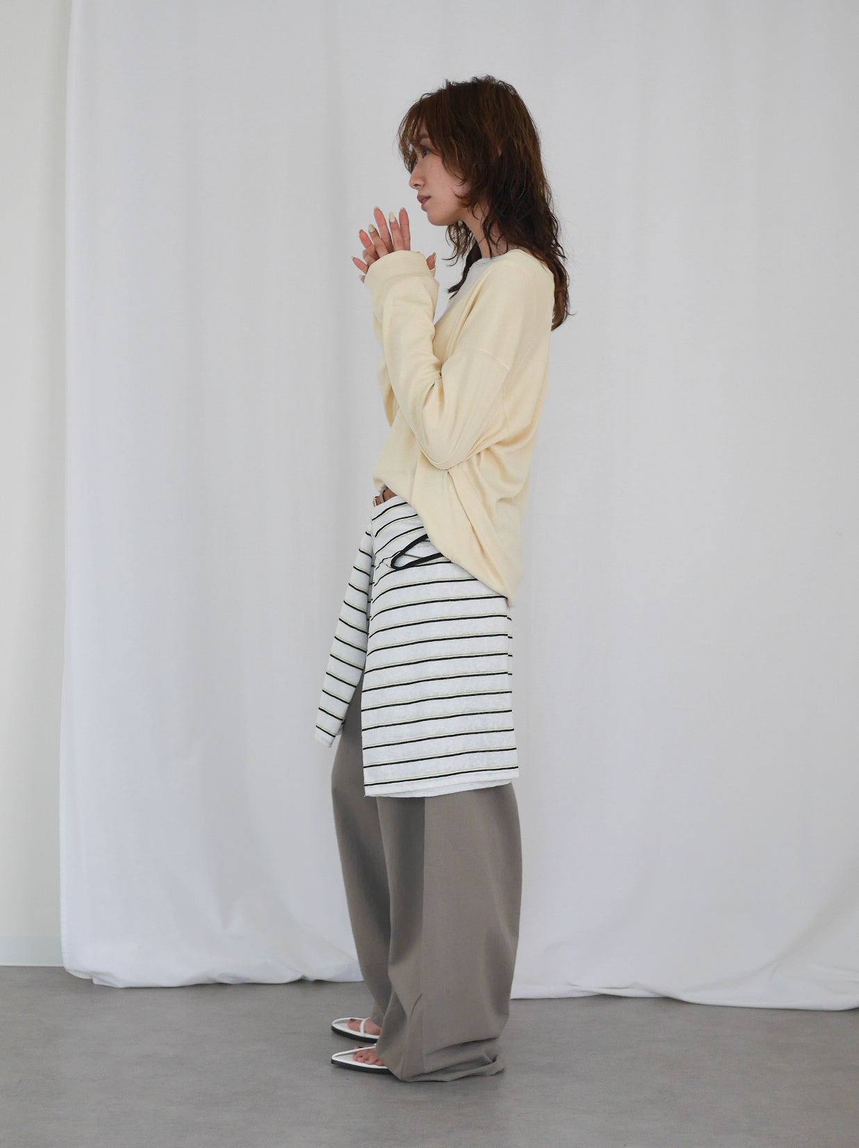 Deep V-neck プルオーバーニット