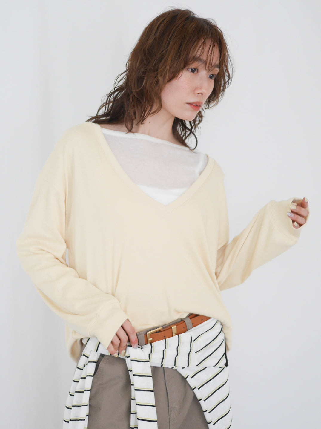 Deep V-neck プルオーバーニット