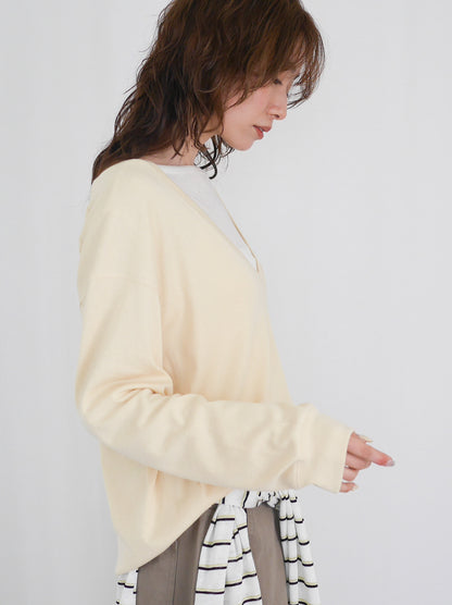 Deep V-neck プルオーバーニット