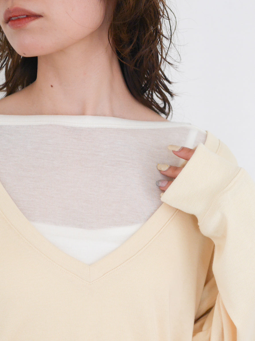 Deep V-neck プルオーバーニット