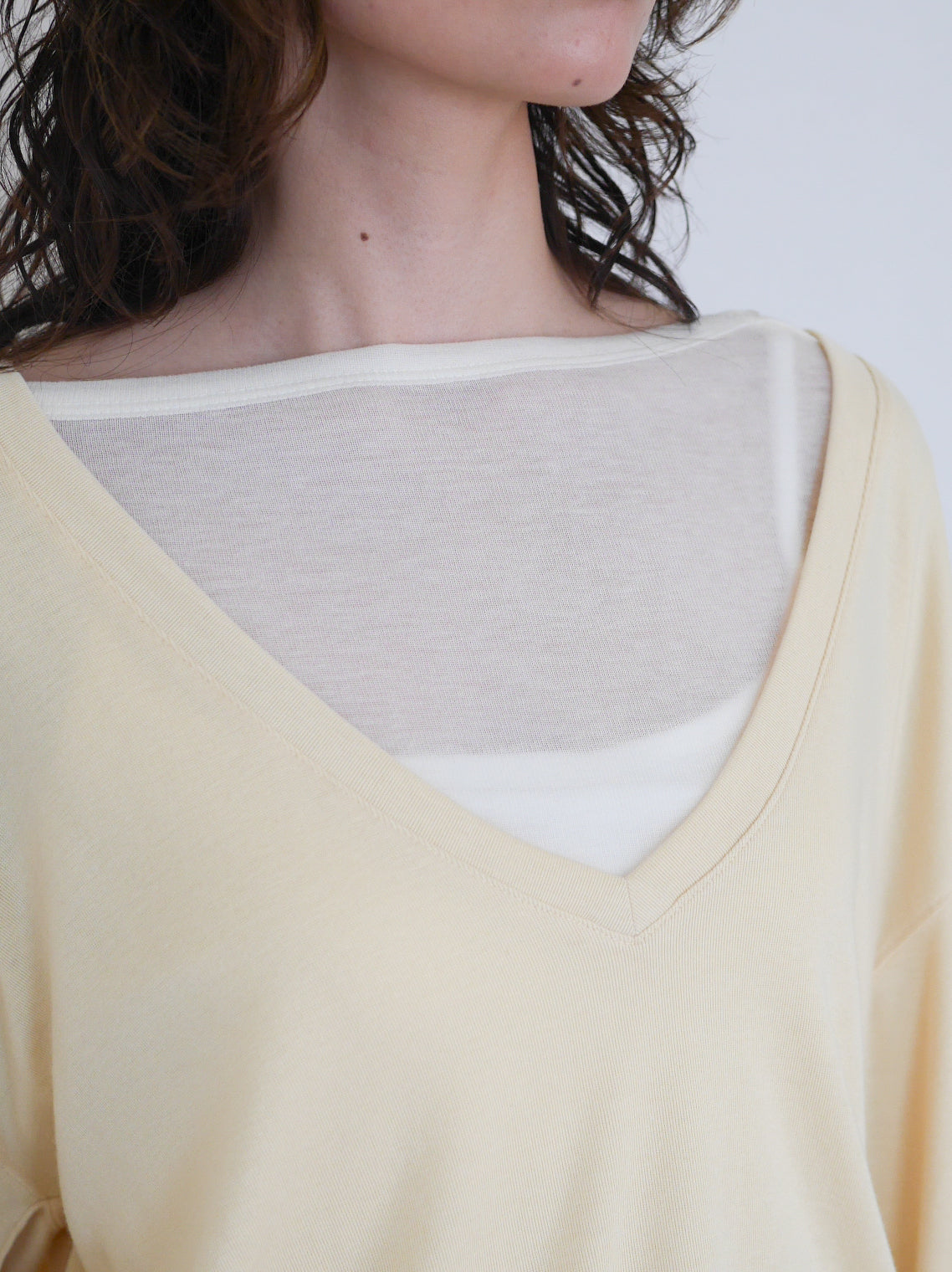 Deep V-neck プルオーバーニット